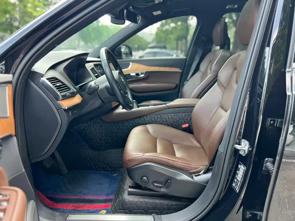Volvo XC90 — миниатюра 5