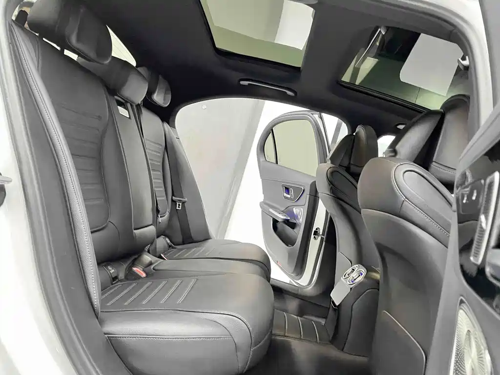 Mercedes-Benz C-Class — миниатюра 6