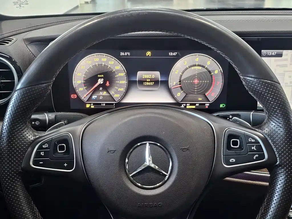 Mercedes-Benz E-Class — миниатюра 5