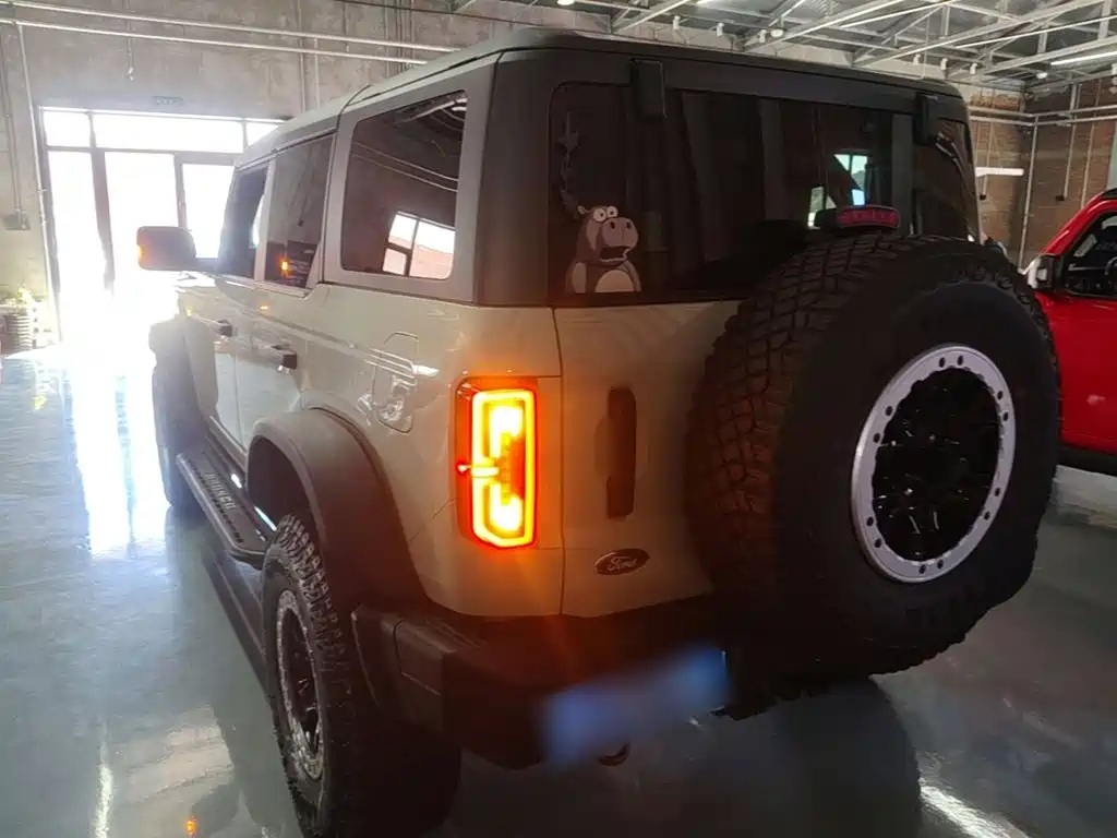Ford Bronco — миниатюра 5
