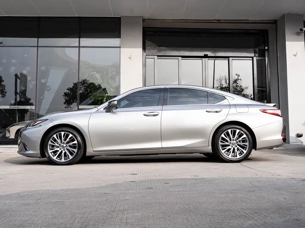 Lexus ES 2018 300h Premium V