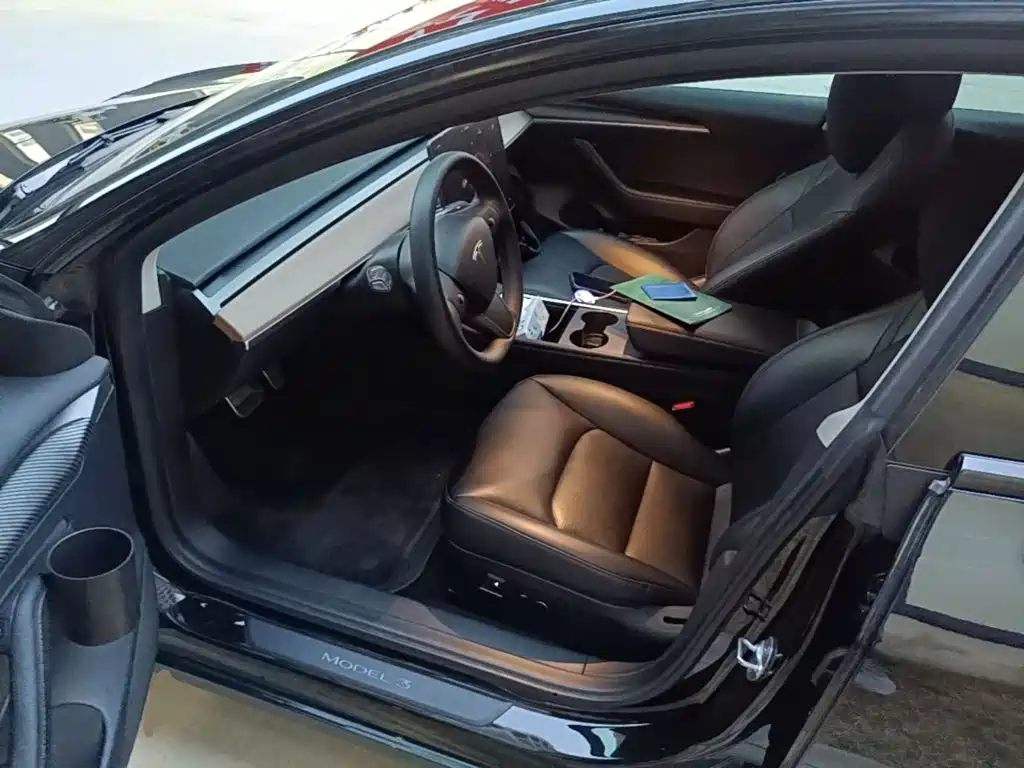 Tesla Model 3 — миниатюра 15