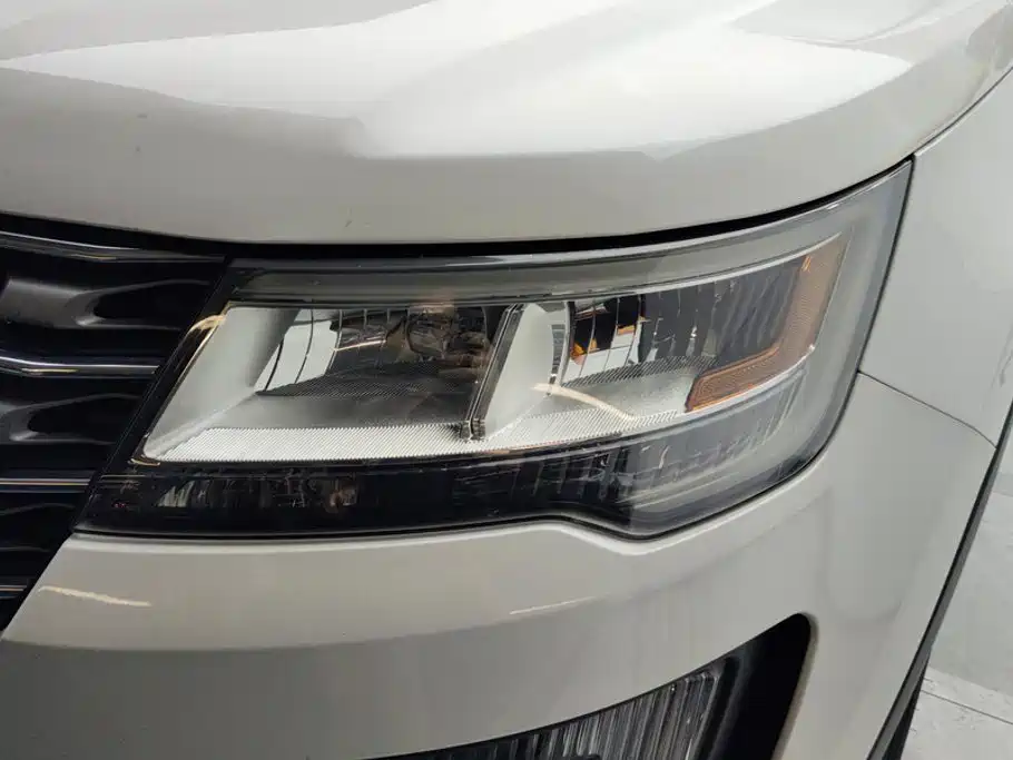 Ford Explorer (Import) — миниатюра 5