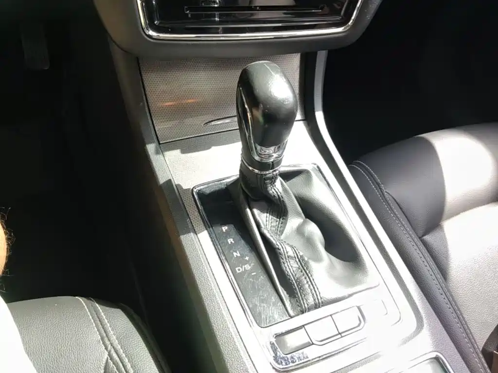 Roewe i6 Classic — миниатюра 14