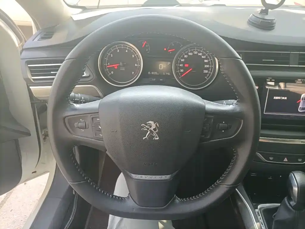 Peugeot 408 — миниатюра 11