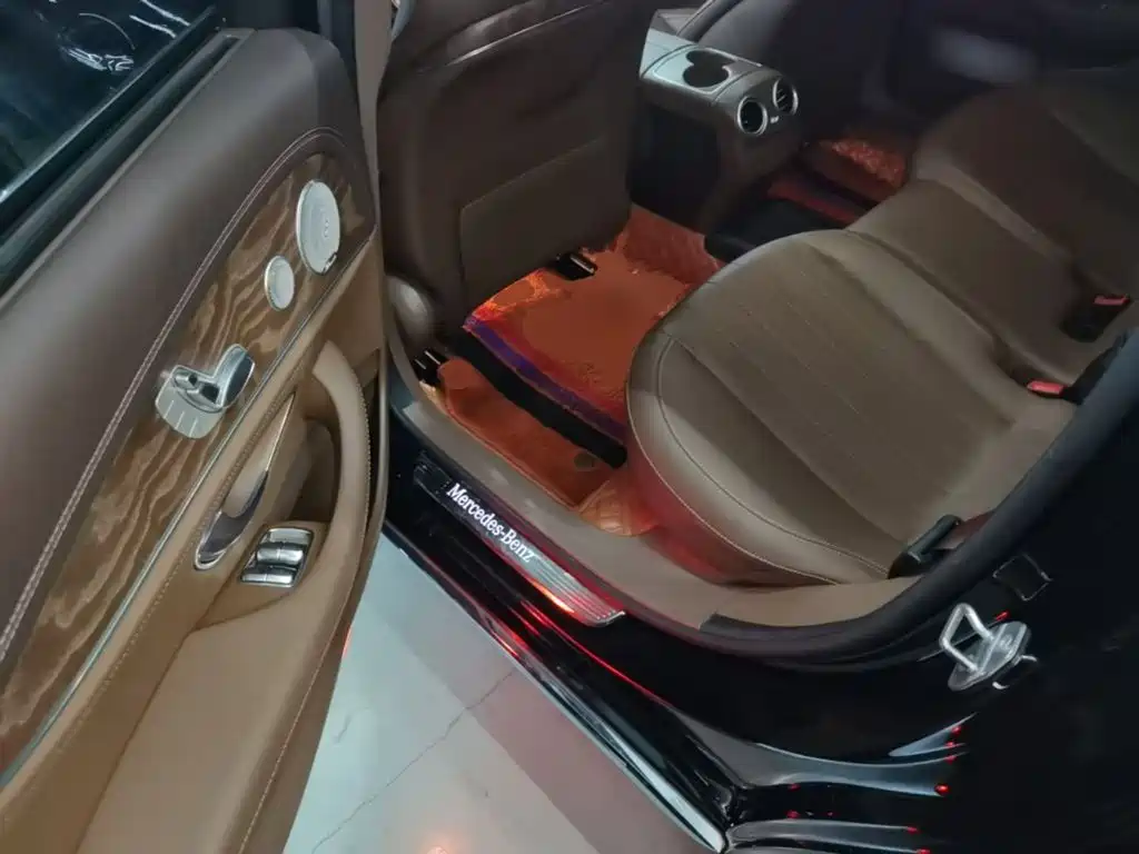 Mercedes-Benz E-Class — миниатюра 17