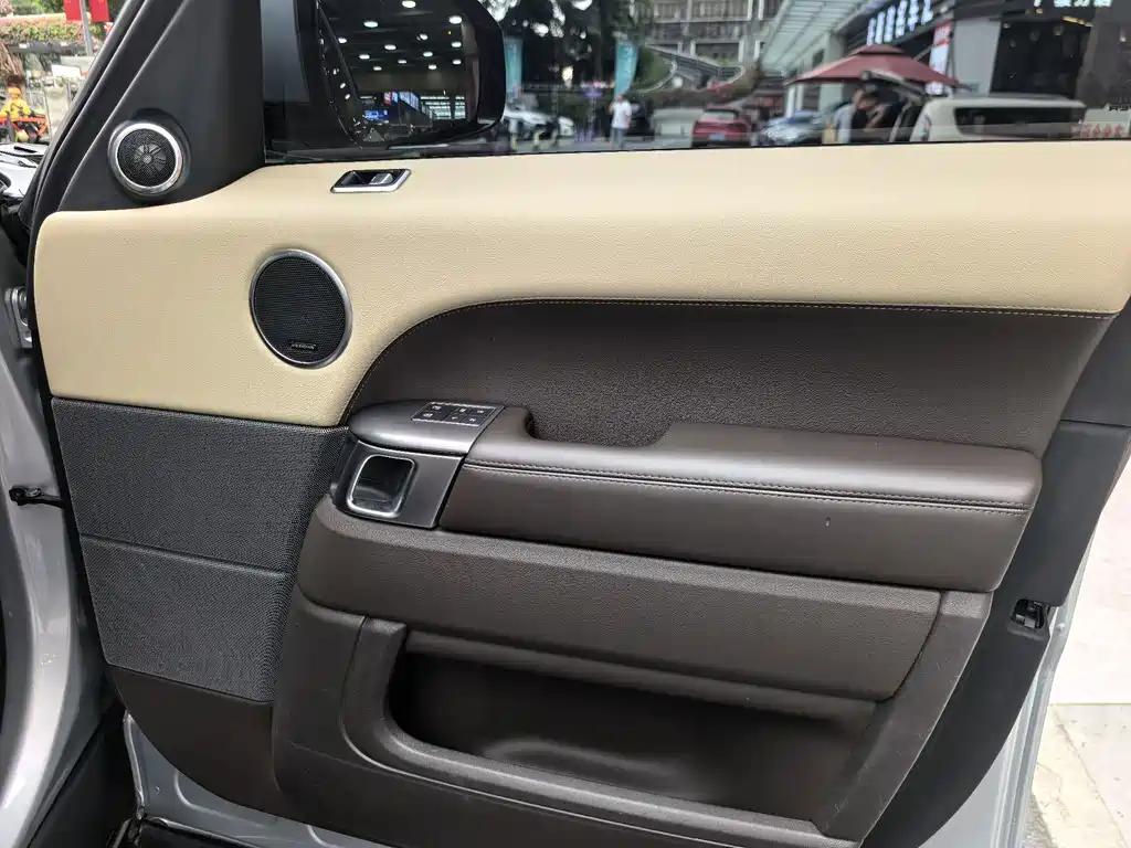 Land Rover Sport PHEV — миниатюра 17