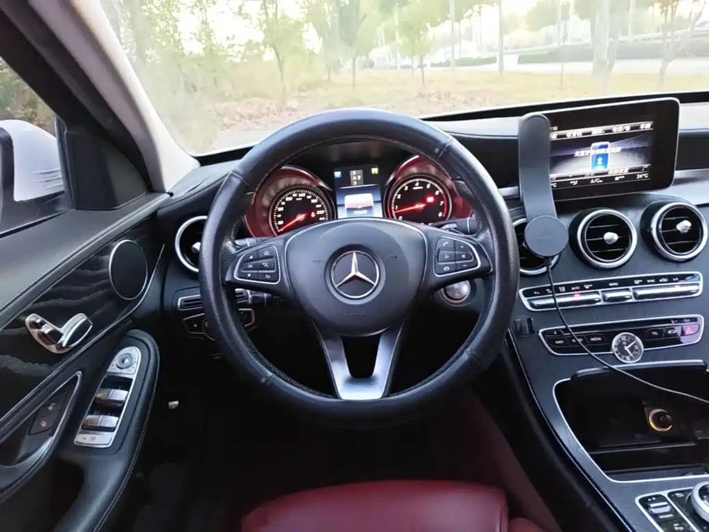 Mercedes-Benz C-Class — миниатюра 11