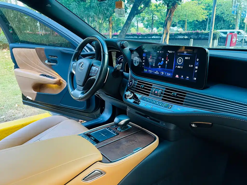 Lexus LS — миниатюра 15