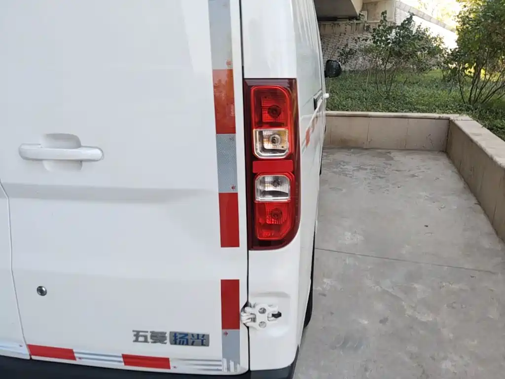 Wuling Yangguang — миниатюра 8