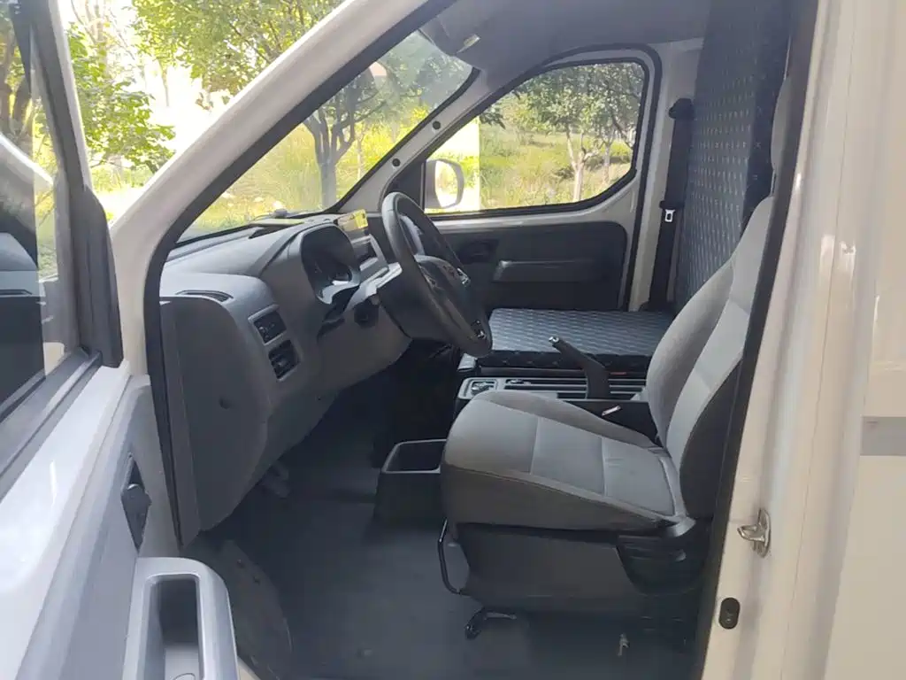 Wuling Yangguang — миниатюра 15