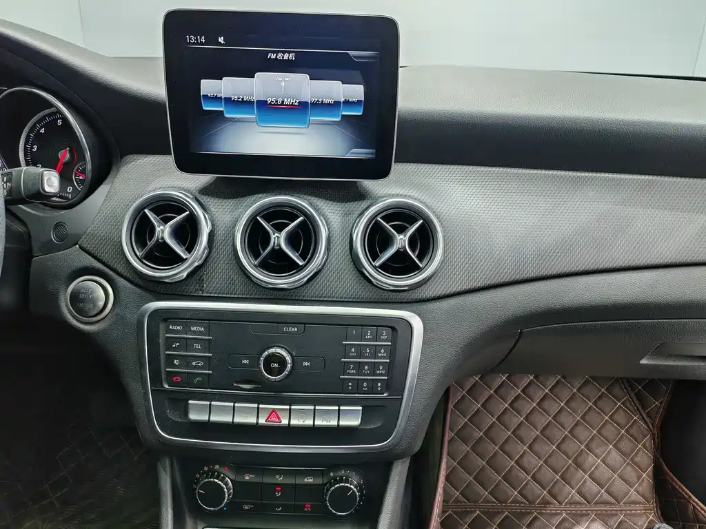 Mercedes-Benz GLA — миниатюра 16