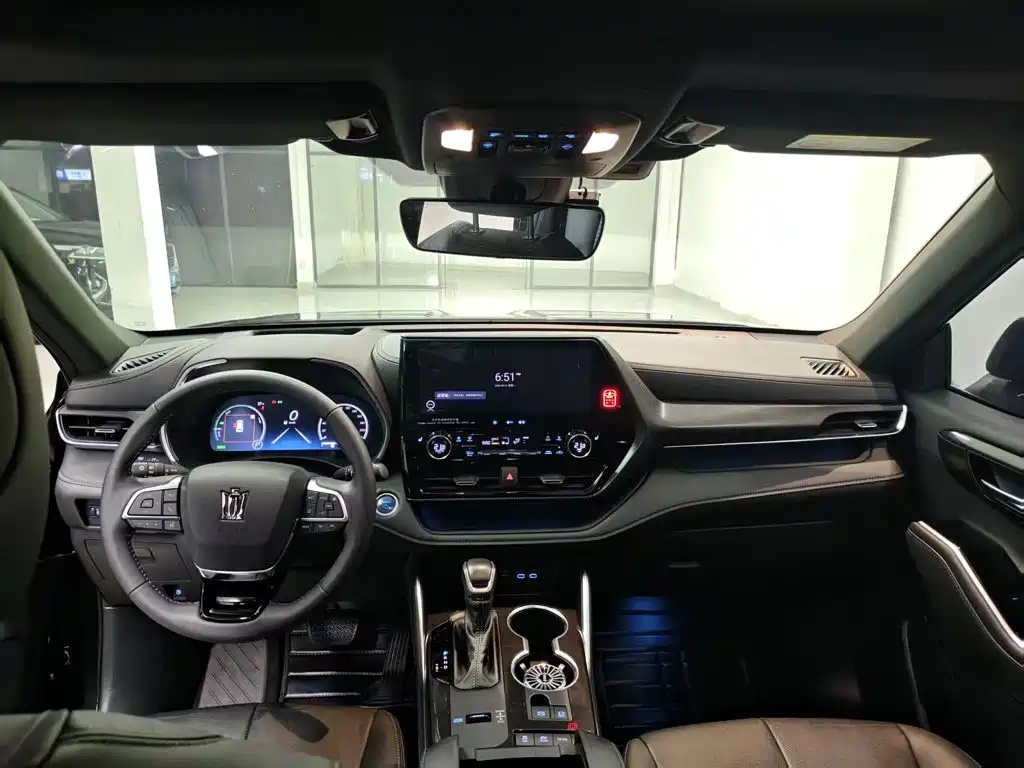 Toyota Crown Kluger — миниатюра 6