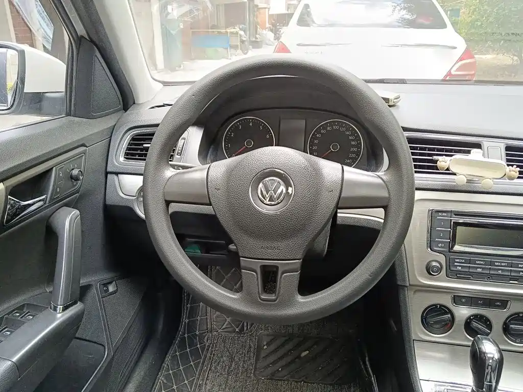 Volkswagen Lavida — миниатюра 3