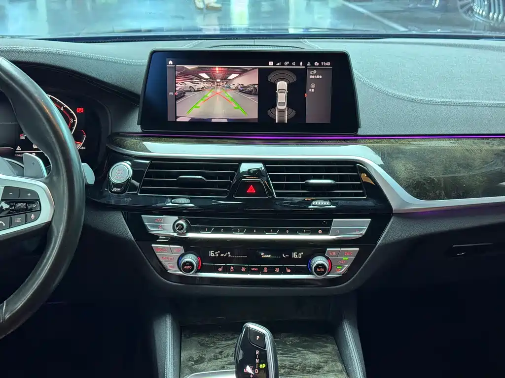 BMW 5 Series — миниатюра 12