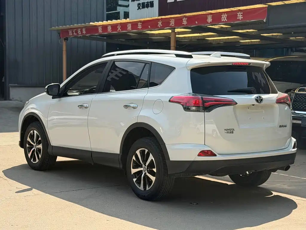 Toyota RAV4 — миниатюра 4