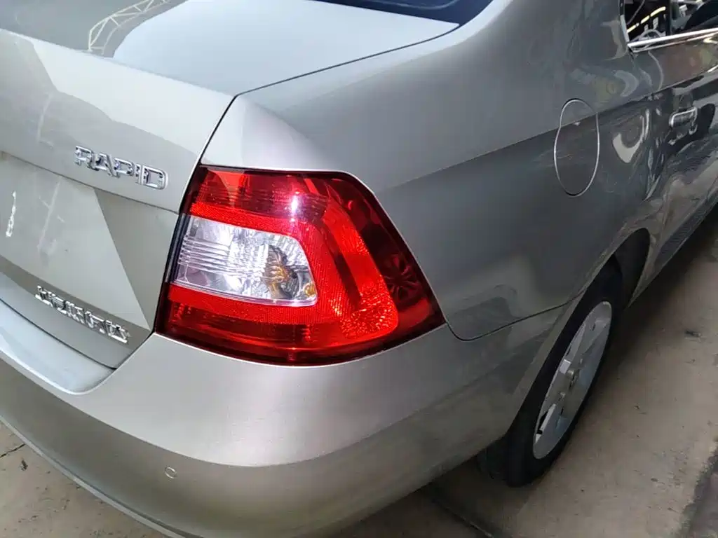 Skoda Rapid — миниатюра 8