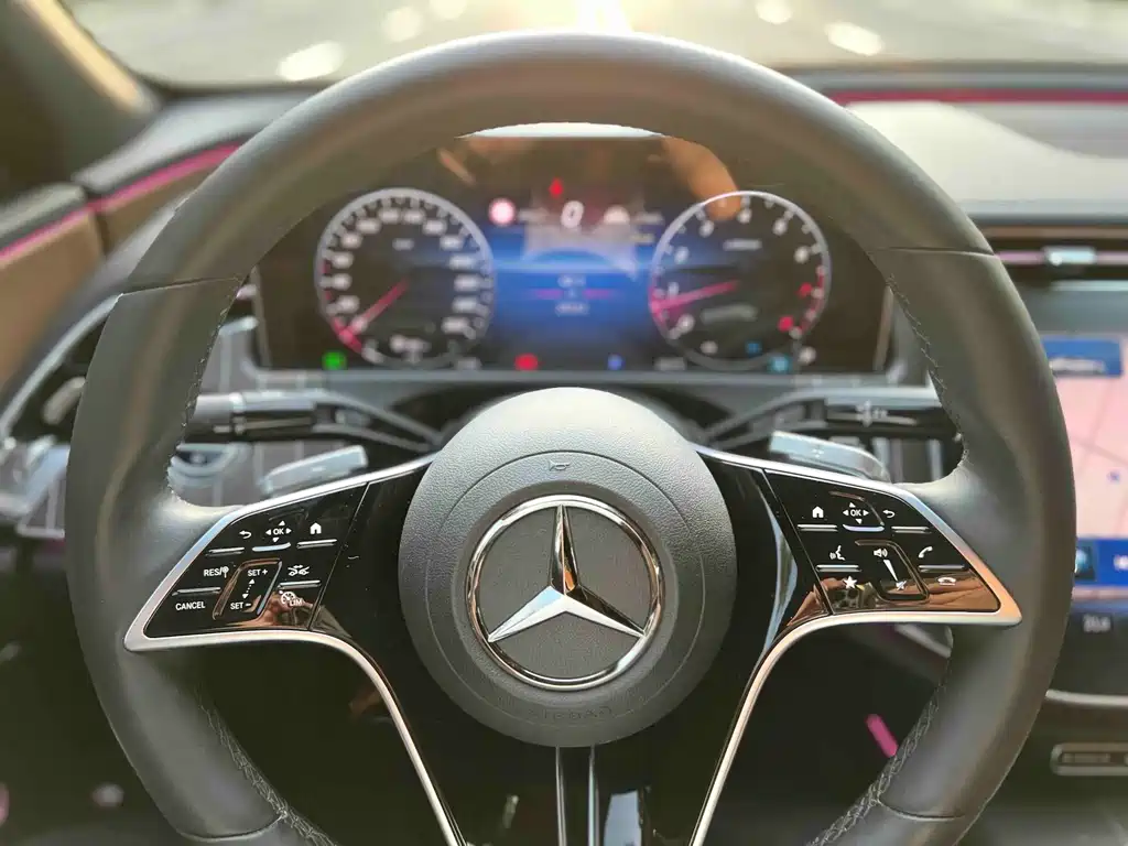 Mercedes-Benz E-Class — миниатюра 8