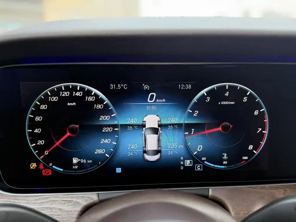 Mercedes-Benz E-Class — миниатюра 19