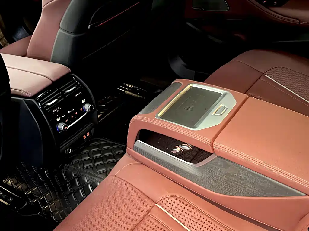 BMW 5 Series — миниатюра 9