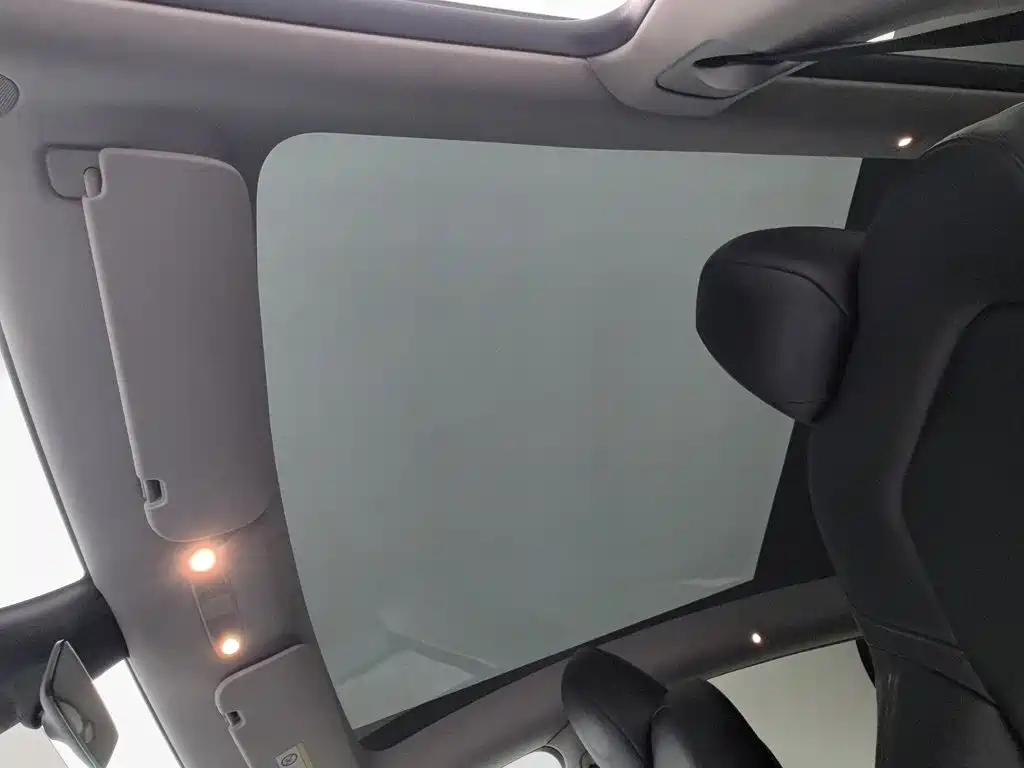Tesla Model Y — миниатюра 14