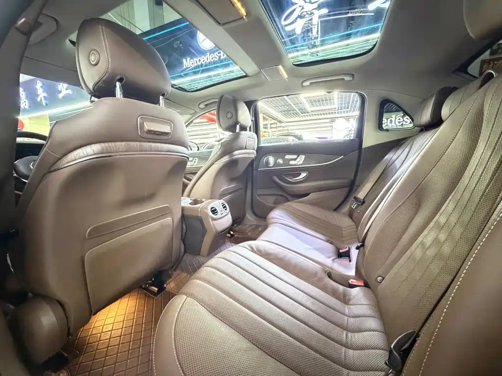 Mercedes-Benz E-Class — миниатюра 7
