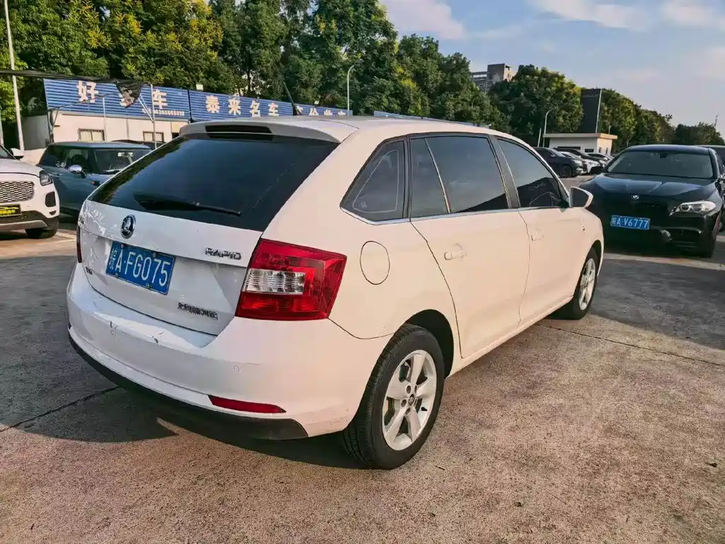 Skoda Rapid Spaceback — миниатюра 6