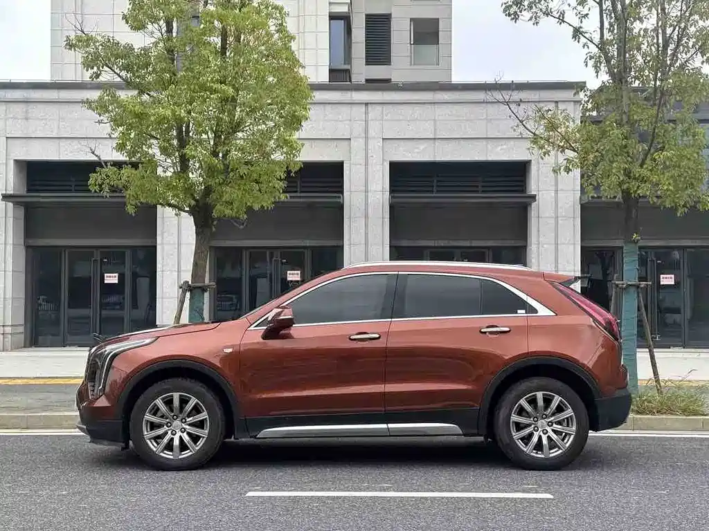 CADILLAC XT4
