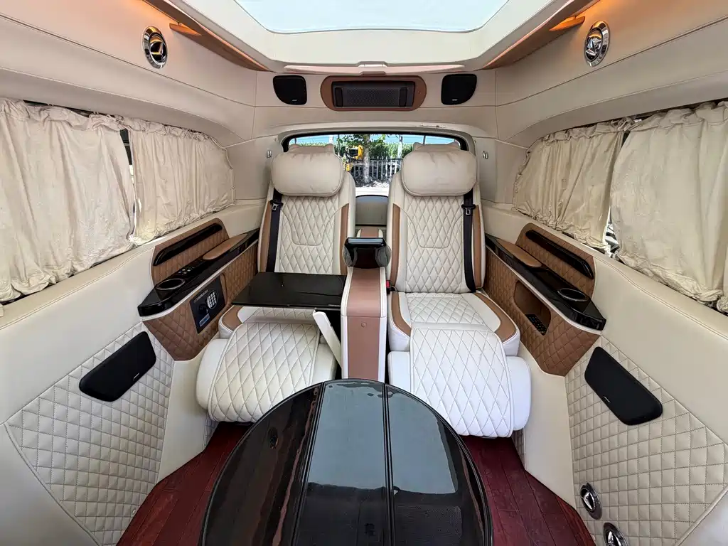 Mercedes-Benz V-Class — миниатюра 13