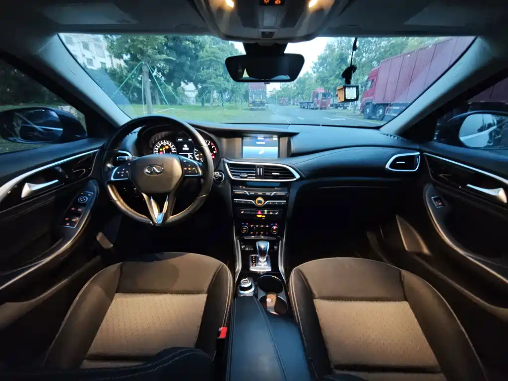 Infiniti QX30 — миниатюра 17