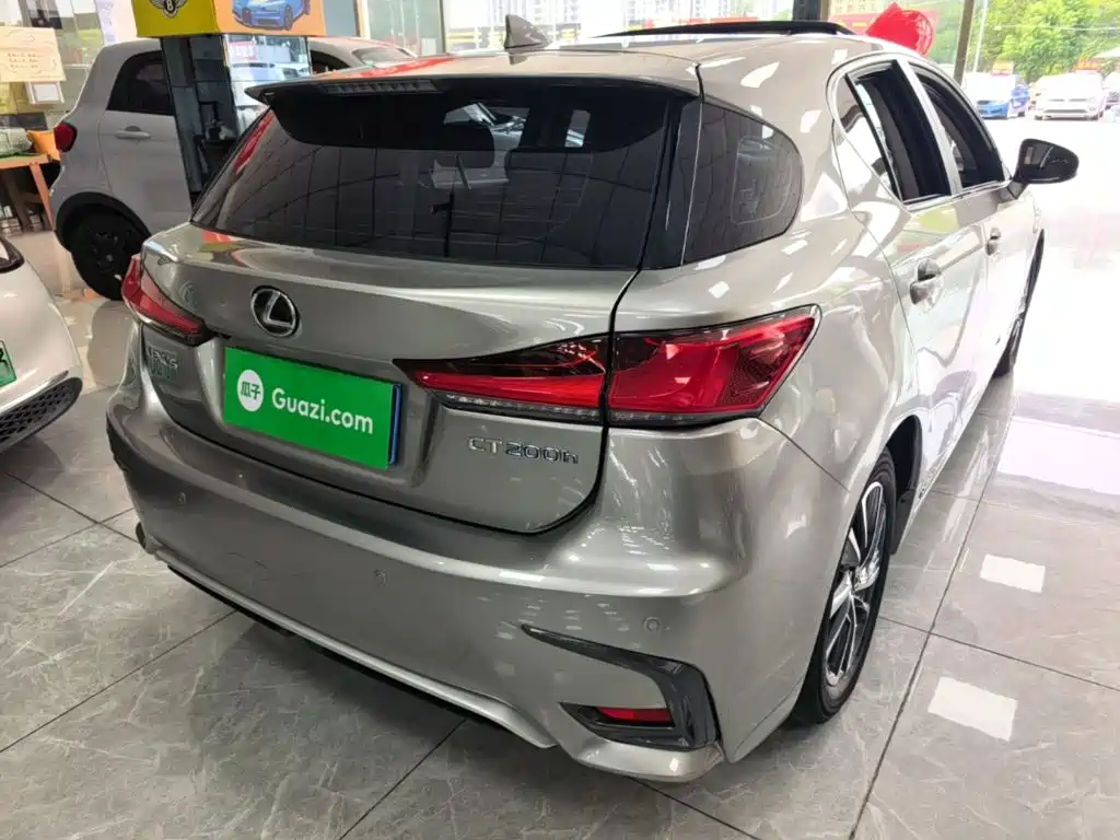Lexus CT — миниатюра 7