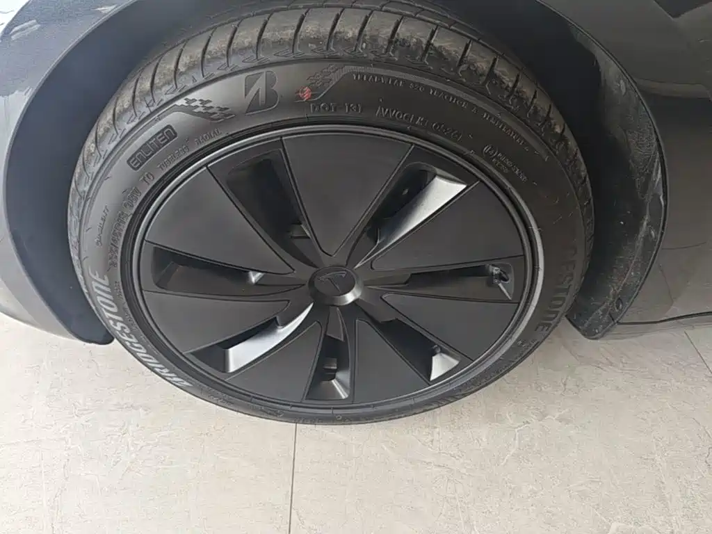 Tesla Model 3 — миниатюра 23