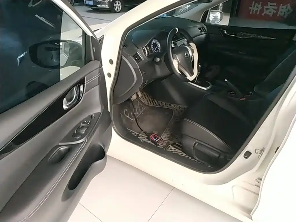 Nissan Tiida — миниатюра 16