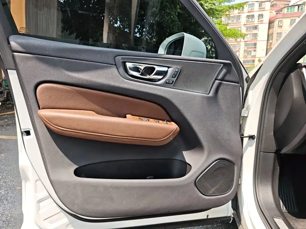 Volvo XC60 — миниатюра 22
