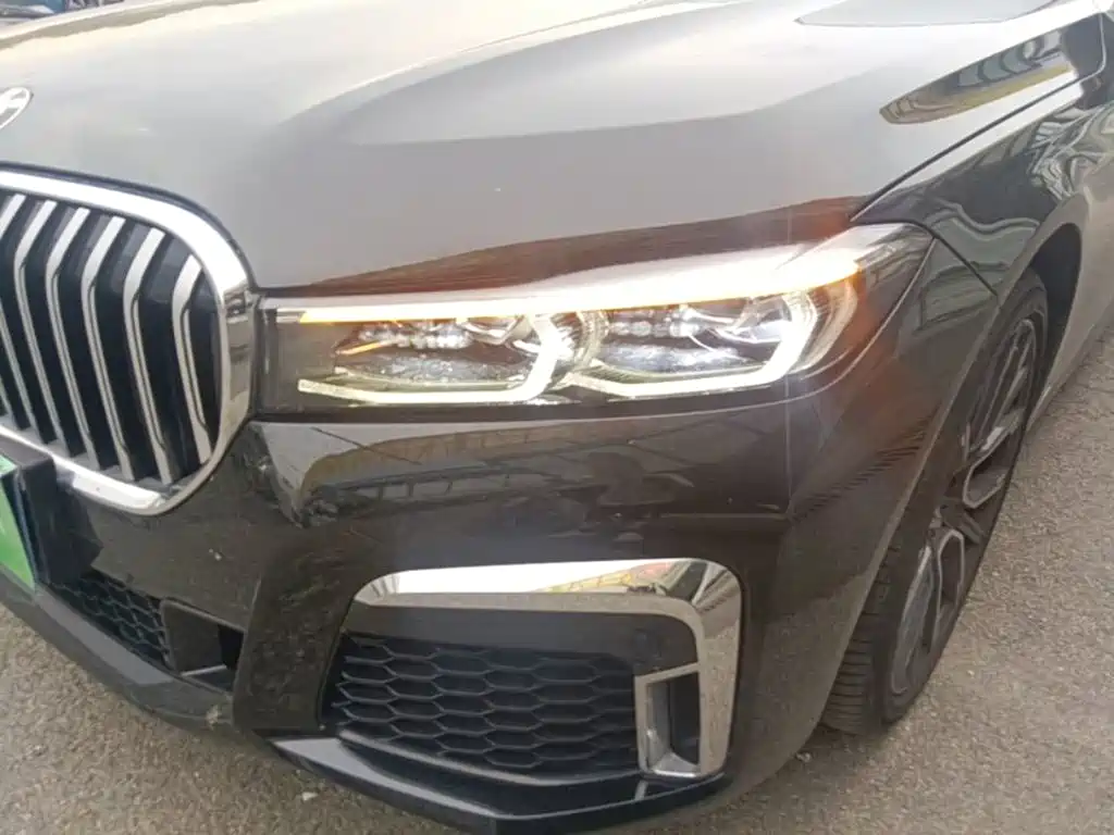 BMW 7 Series — миниатюра 24