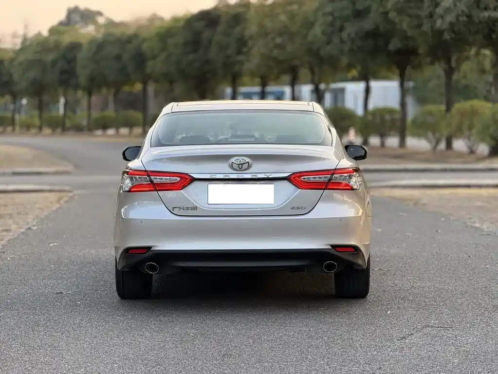 Toyota Camry — миниатюра 5