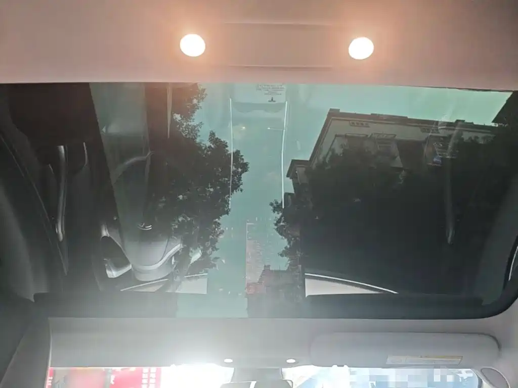 Tesla Model 3 — миниатюра 18