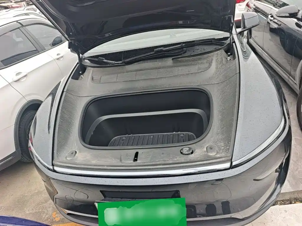 Tesla Model Y — миниатюра 20