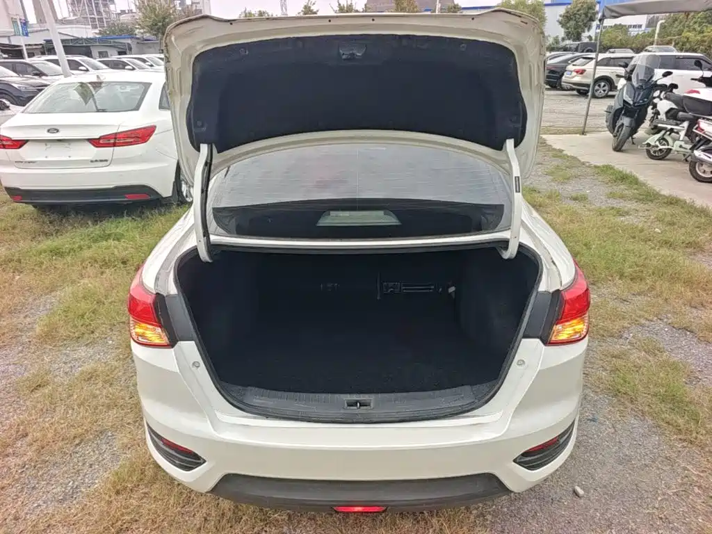 Nissan Bluebird — миниатюра 19