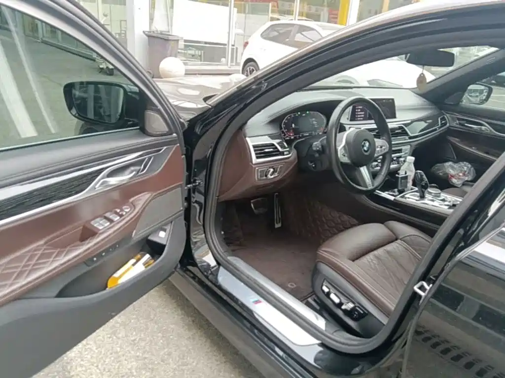 BMW 7 Series — миниатюра 16