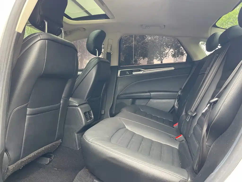 Ford Mondeo — миниатюра 7