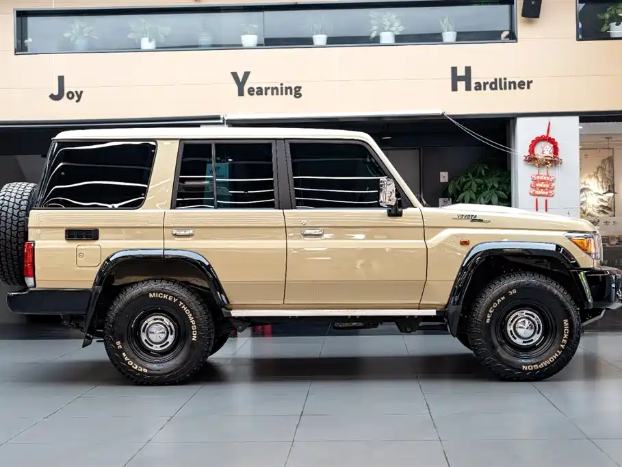 Toyota Land Cruiser LC76 2023 4.0L MT