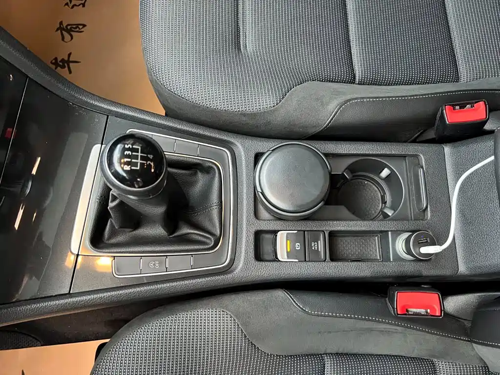 Volkswagen Golf — миниатюра 12