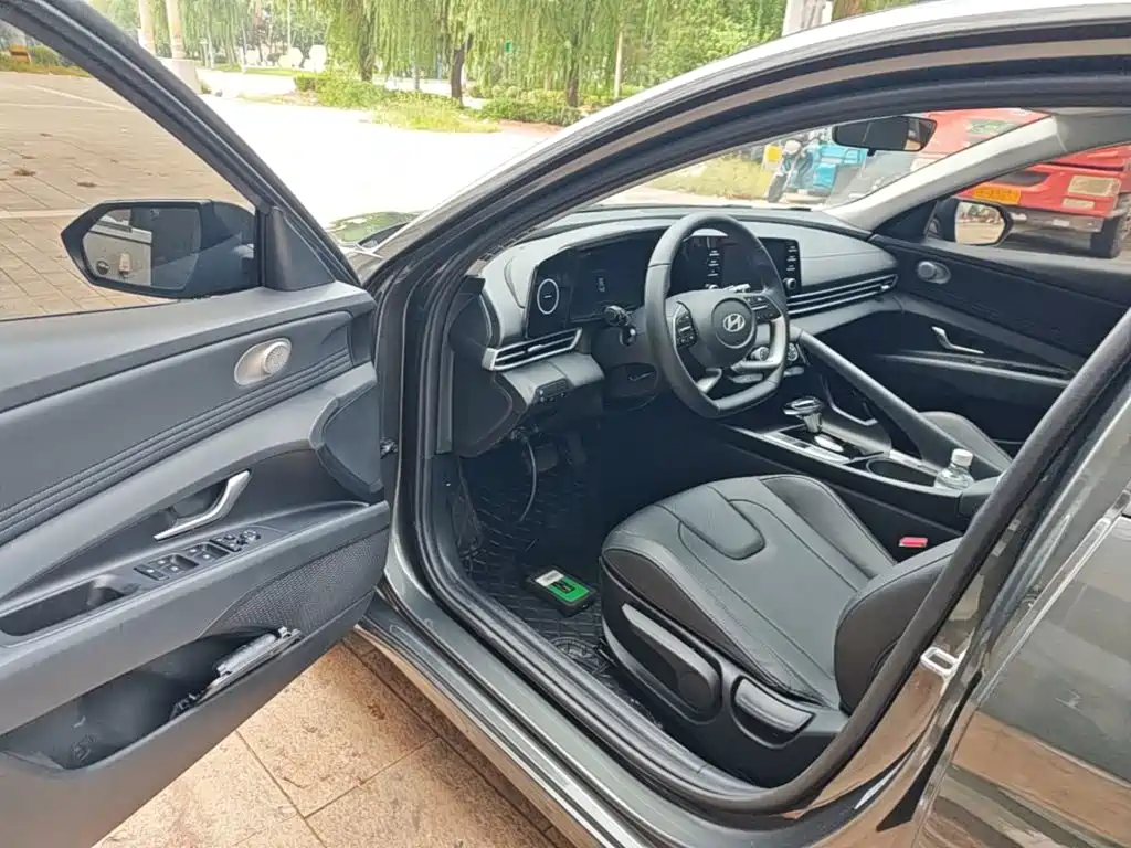 Hyundai Elantra — миниатюра 16