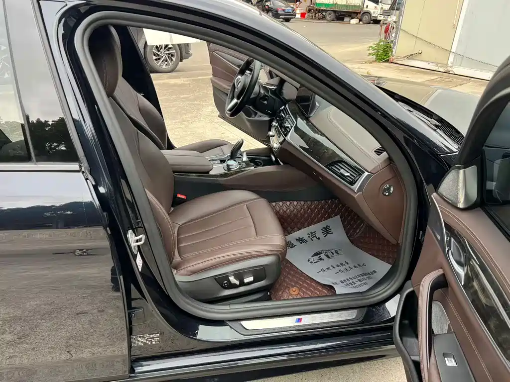 BMW 5 Series — миниатюра 5