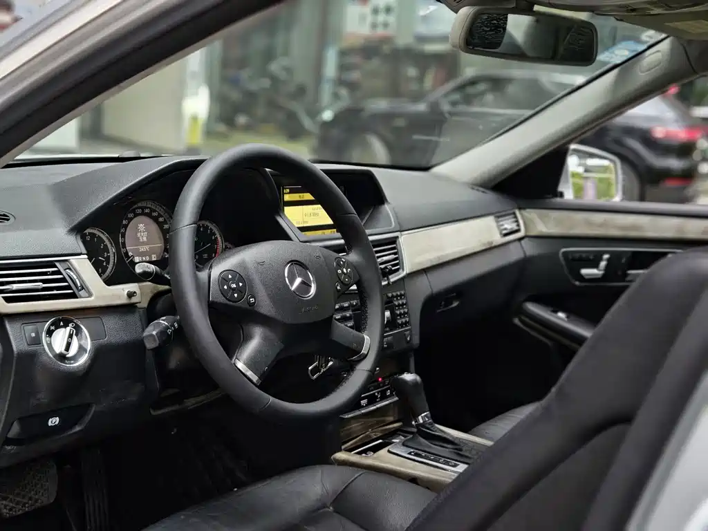 Mercedes-Benz E-Class E 2010 E 200 CGI