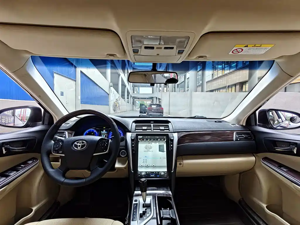 Toyota Camry — миниатюра 3