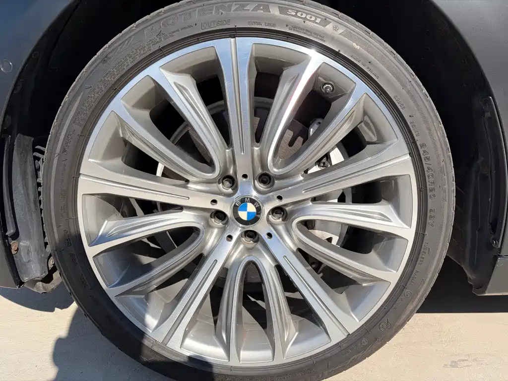 BMW 7 Series — миниатюра 14