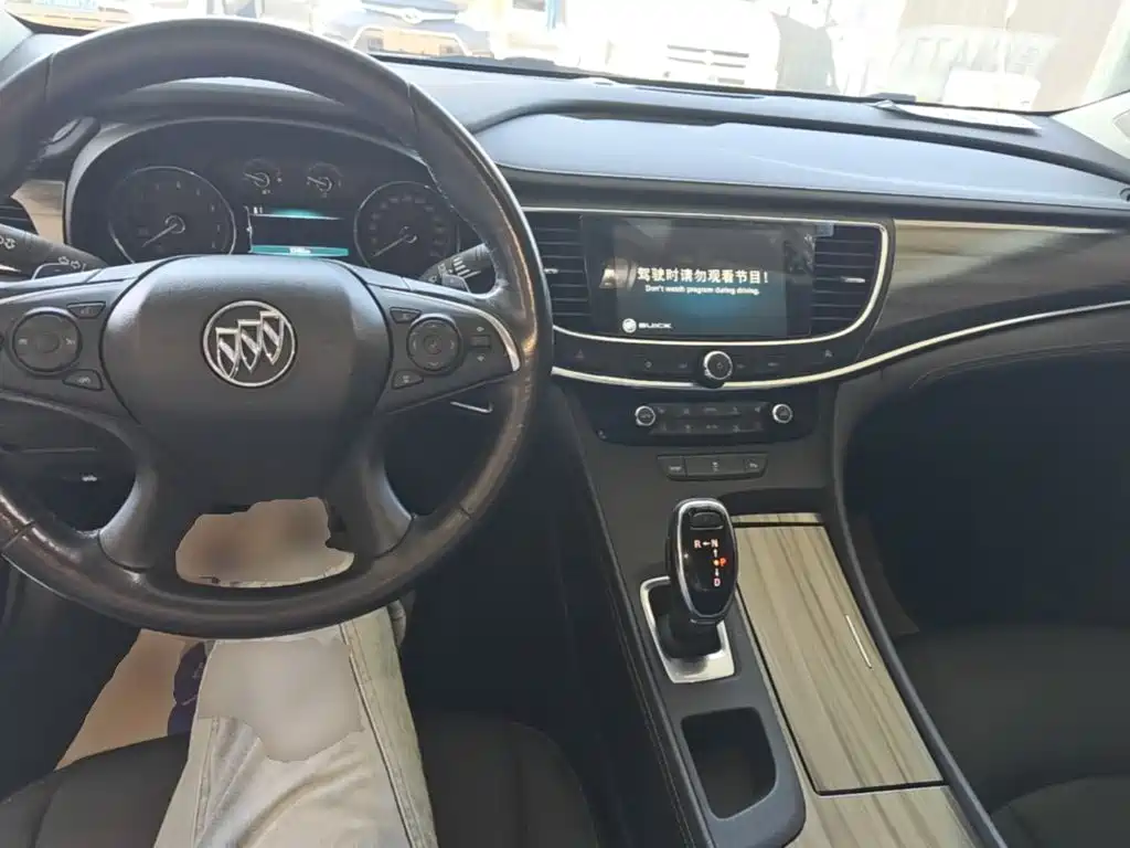 Buick LaCrosse — миниатюра 10