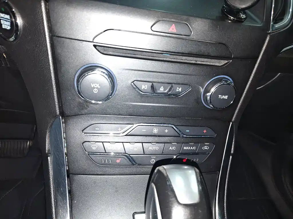 Ford Edge — миниатюра 8
